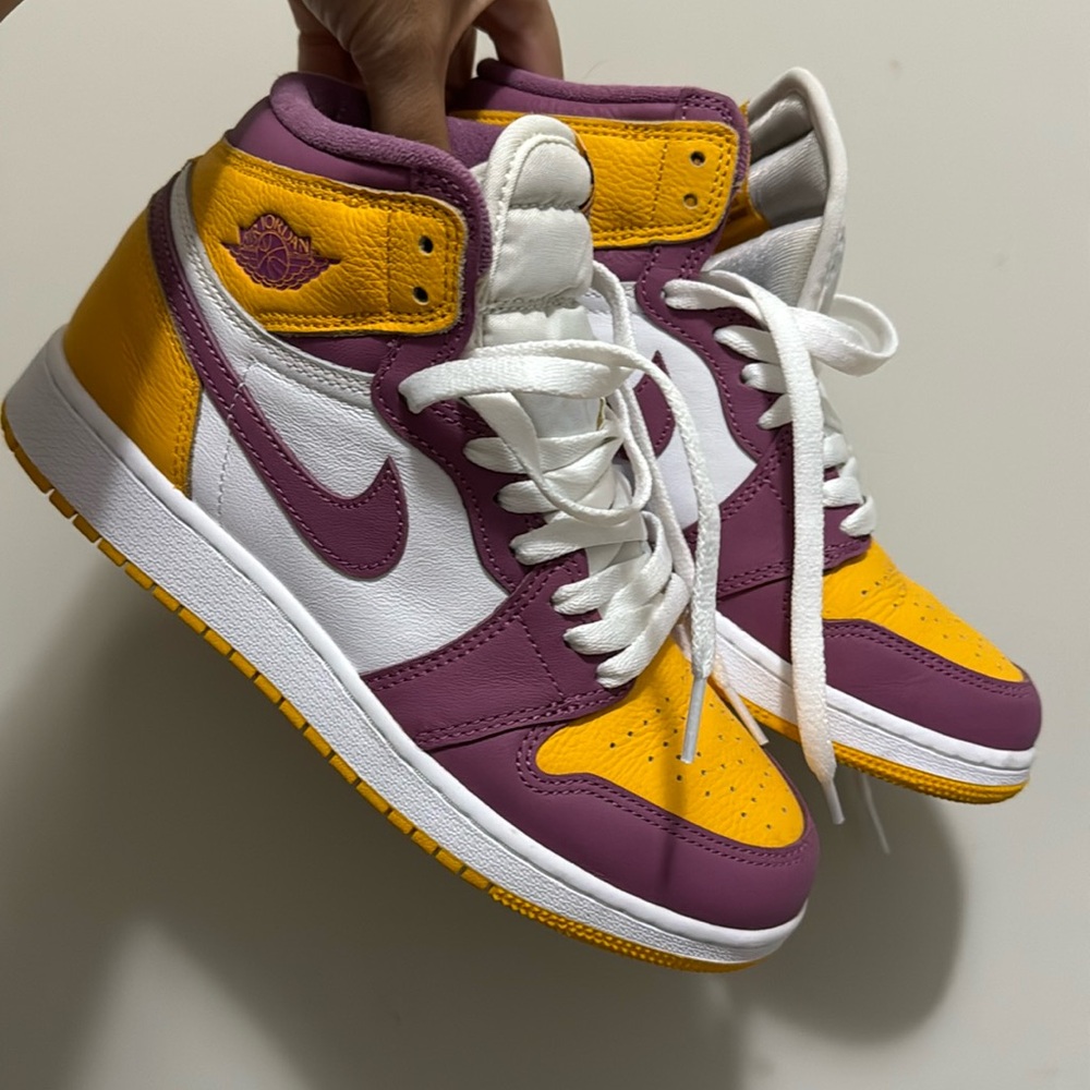 Jordan 1 Retro High OG kids size us 5.5